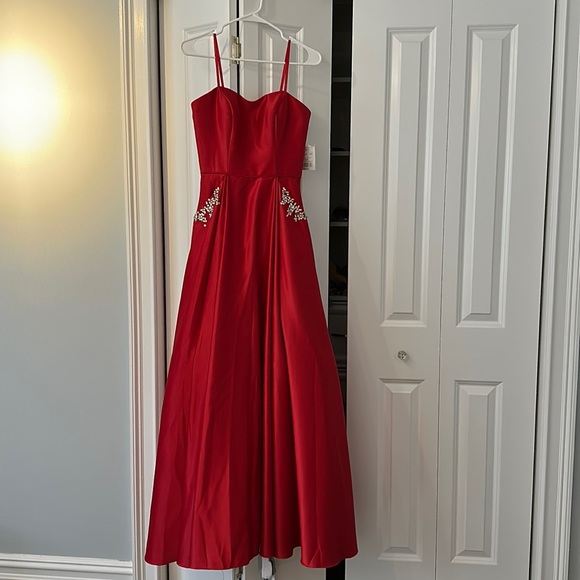 David's Bridal Dresses & Skirts - RED BEAUTIFUL PROM DRESS